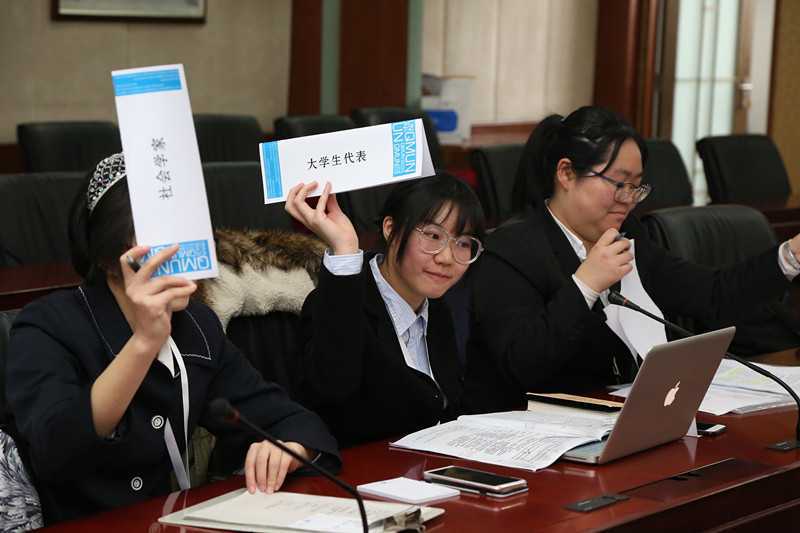 人大立法听证会就上海支持实体书店创新发展政策与《上海全名阅读促进条例》征求意见1_副本.jpg