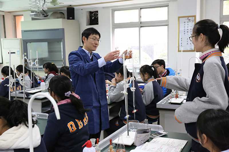 化学周国亮老师上课.JPG
